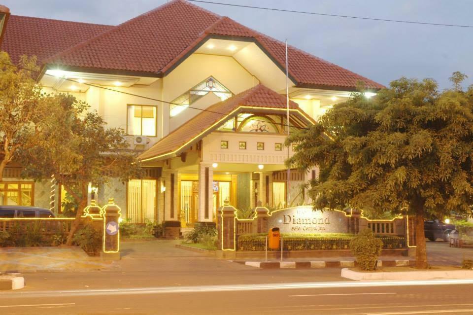 Hotel Diamond Surakarta  Bagian luar foto